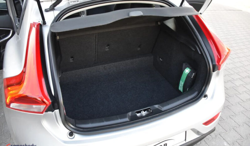 VOLVO V40  | FWD (przód) | Manualna | 115 KM | Srebrny full