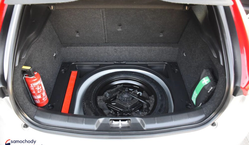VOLVO V40  | FWD (przód) | Manualna | 115 KM | Srebrny full