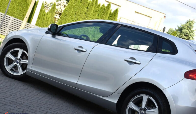 VOLVO V40  | FWD (przód) | Manualna | 115 KM | Srebrny full