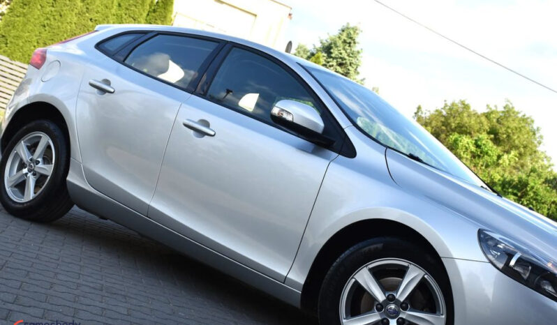 VOLVO V40  | FWD (przód) | Manualna | 115 KM | Srebrny full