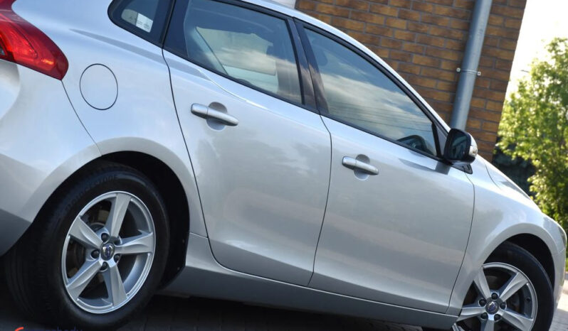VOLVO V40  | FWD (przód) | Manualna | 115 KM | Srebrny full