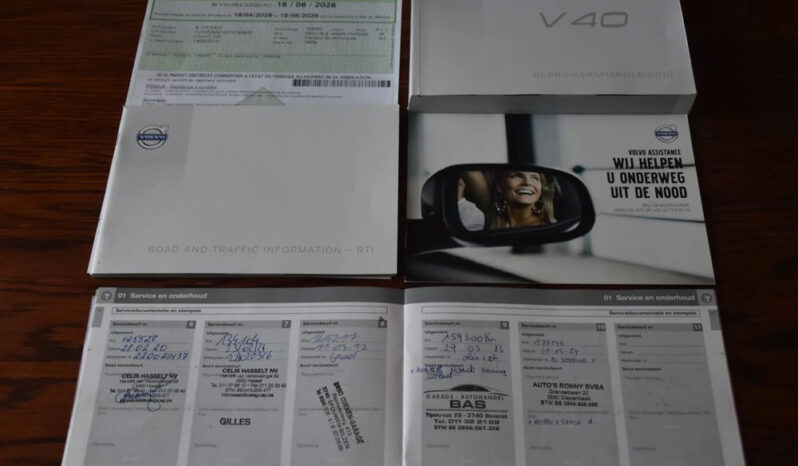VOLVO V40  | FWD (przód) | Manualna | 115 KM | Srebrny full