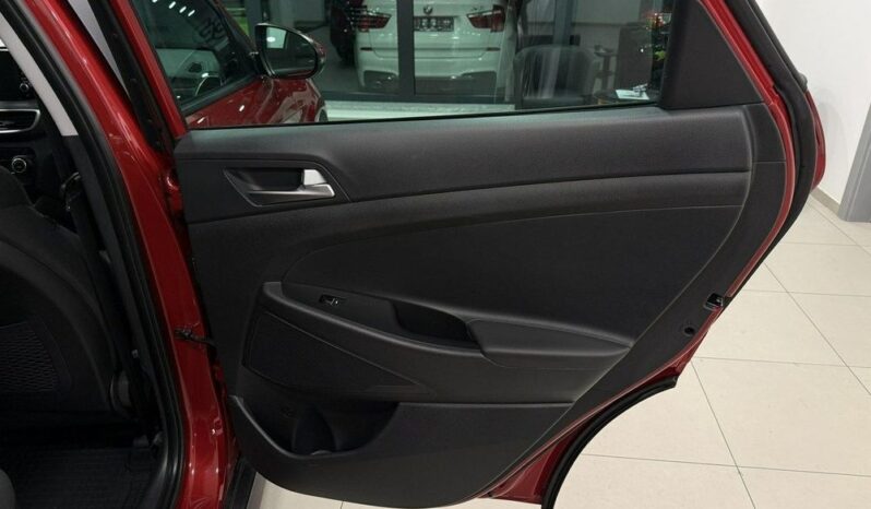 HYUNDAI Tucson  | FWD (przód) | Manualna | 132 KM | Bordowy full