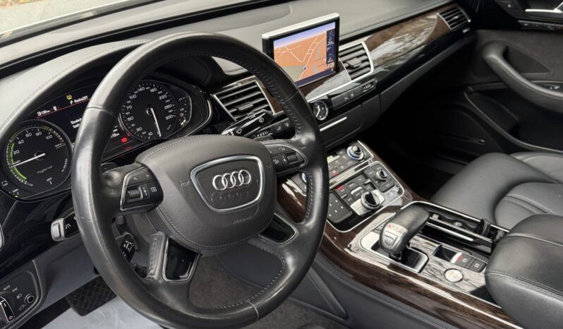 AUDI A8  | FWD (przód) | Automatyczna | 211 KM | Srebrny full