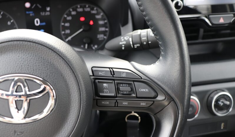TOYOTA Yaris  | 2021 | 125 KM | 1490cm3 | Biały full