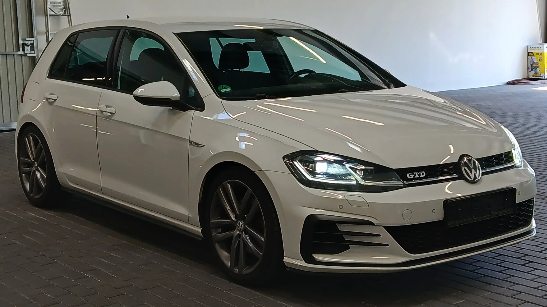 Volkswagen Golf  | 2018 | 184 Km | 1968Cm3 | Biały