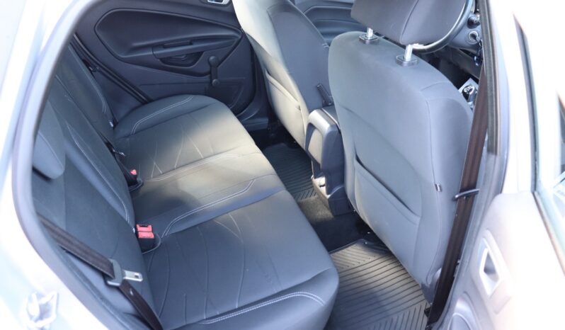 FORD Fiesta  | 2015 | 82 KM | 1242cm3 | Srebrny full