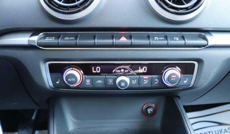 AUDI A3  | 2015 | 125 KM | 1395cm3 | Srebrny full