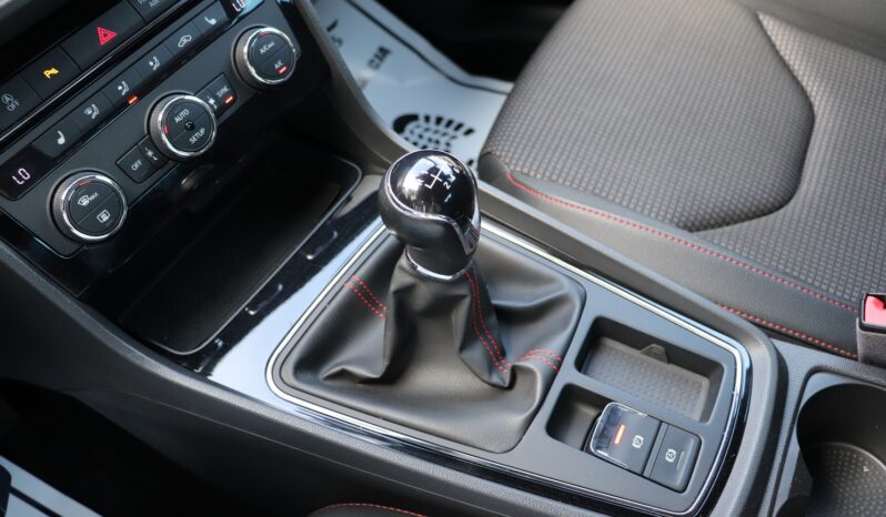 SEAT Leon  | 2018 | 125 KM | 1395cm3 | Czerwony full