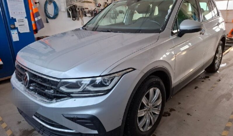Volkswagen Tiguan  | 2021 | 150 Km | 1968Cm3 | Srebrny