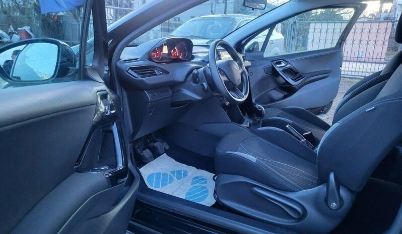 PEUGEOT 208  | FWD (przód) | Manualna | 70 KM | Czarny full