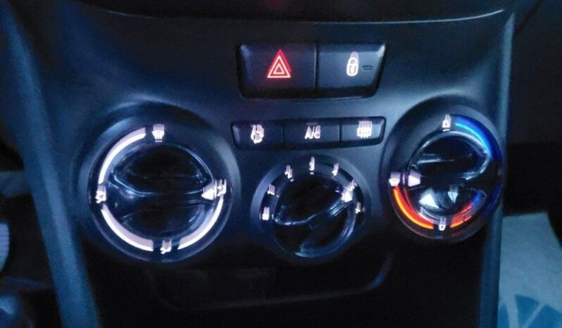 PEUGEOT 208  | FWD (przód) | Manualna | 70 KM | Czarny full
