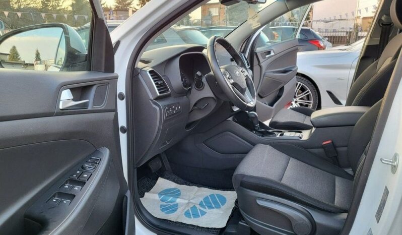 HYUNDAI Tucson  | 4×4 (doł. automatycznie) | Automatyczna | 185 KM | Biały full