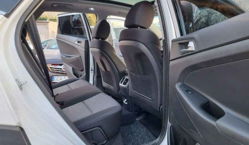 HYUNDAI Tucson  | 4×4 (doł. automatycznie) | Automatyczna | 185 KM | Biały full