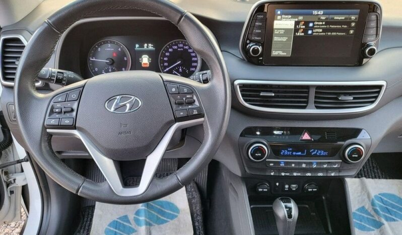 HYUNDAI Tucson  | 4×4 (doł. automatycznie) | Automatyczna | 185 KM | Biały full