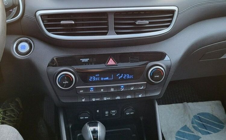 HYUNDAI Tucson  | 4×4 (doł. automatycznie) | Automatyczna | 185 KM | Biały full