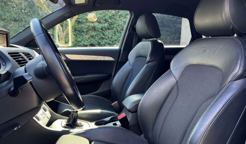 AUDI Q3  | FWD (przód) | Manualna | 140 KM | Czarny full