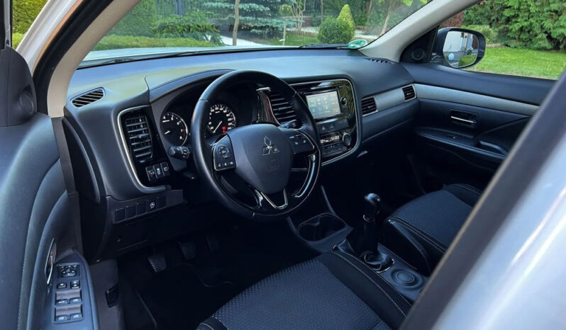 MITSUBISHI Outlander  | FWD (przód) | Manualna | 150 KM | Biały full