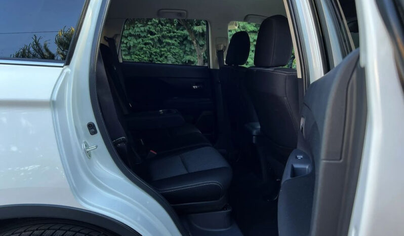 MITSUBISHI Outlander  | FWD (przód) | Manualna | 150 KM | Biały full