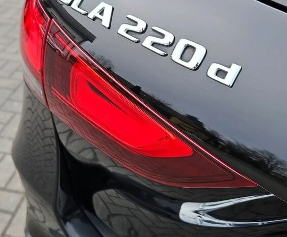 MERCEDES-BENZ GLA  | FWD (przód) | Automatyczna | 190 KM | Czarny full