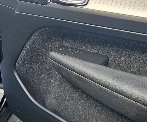 VOLVO XC 40 | FWD (przód) | Automatyczna | 150 KM | Czarny full