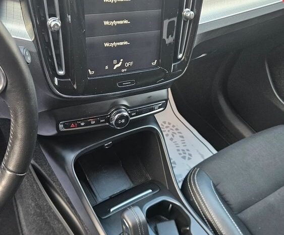 VOLVO XC 40 | FWD (przód) | Automatyczna | 150 KM | Czarny full