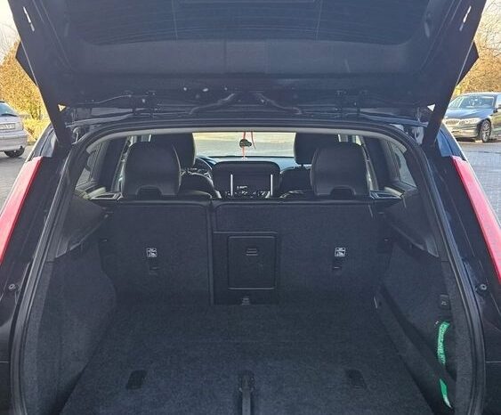 VOLVO XC 40 | FWD (przód) | Automatyczna | 150 KM | Czarny full