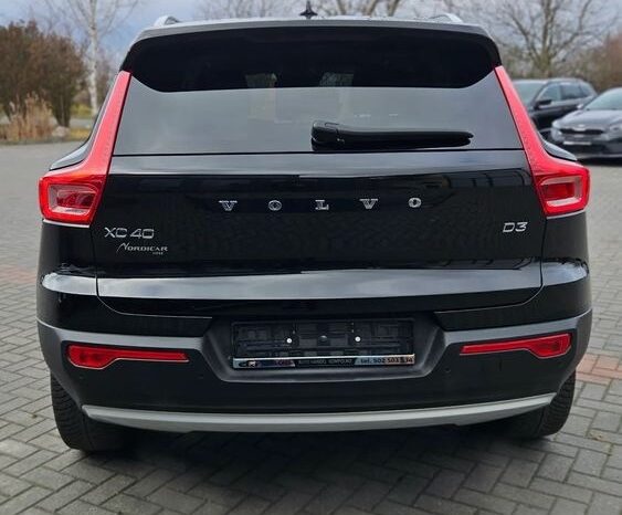 VOLVO XC 40 | FWD (przód) | Automatyczna | 150 KM | Czarny full