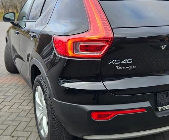 VOLVO XC 40 | FWD (przód) | Automatyczna | 150 KM | Czarny full