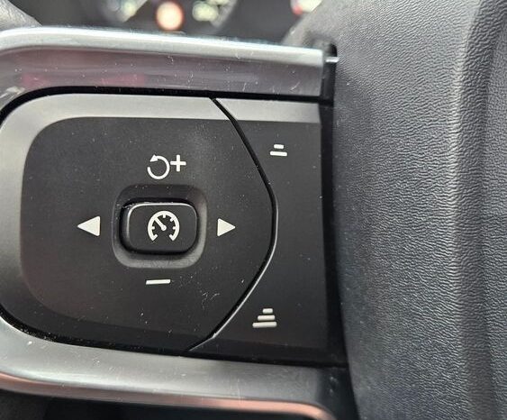 VOLVO XC 40 | FWD (przód) | Automatyczna | 150 KM | Czarny full