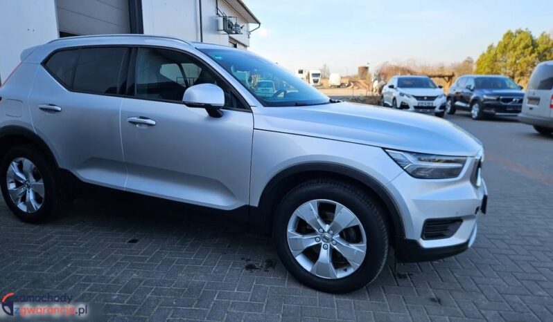 VOLVO XC 40 | FWD (przód) | Automatyczna | 149 KM | Srebrny full