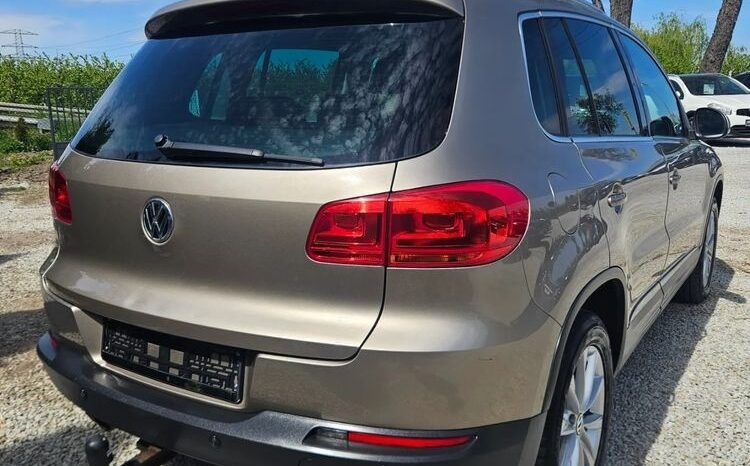 VOLKSWAGEN Tiguan  | FWD (przód) | Manualna | 110 KM | Złoty full