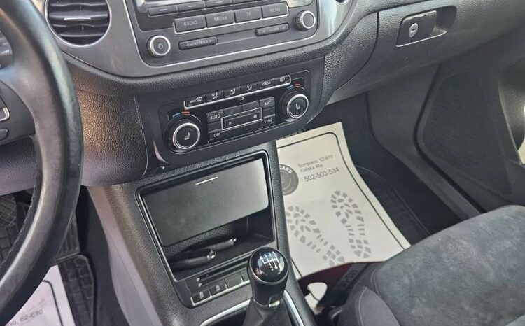 VOLKSWAGEN Tiguan  | FWD (przód) | Manualna | 110 KM | Złoty full