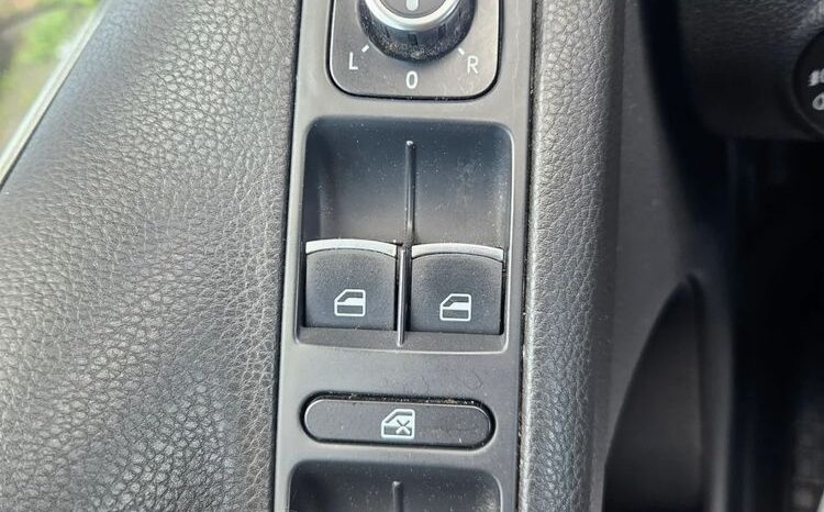 VOLKSWAGEN Tiguan  | FWD (przód) | Manualna | 110 KM | Złoty full