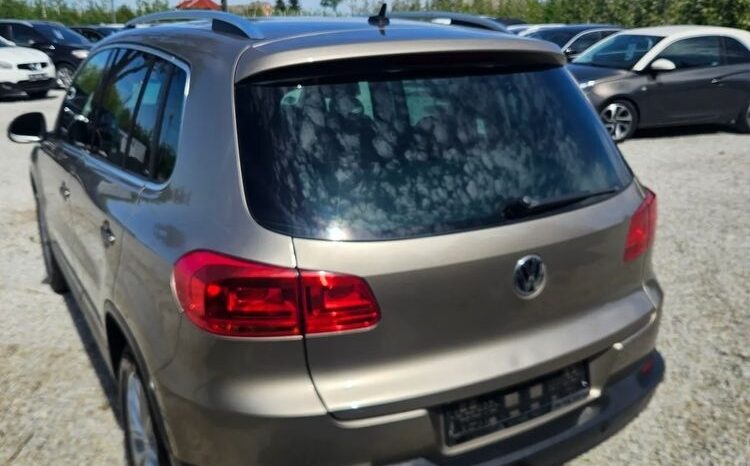 VOLKSWAGEN Tiguan  | FWD (przód) | Manualna | 110 KM | Złoty full
