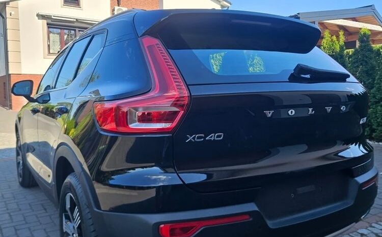 VOLVO XC 40 | FWD (przód) | Automatyczna | 149 KM | Czarny full