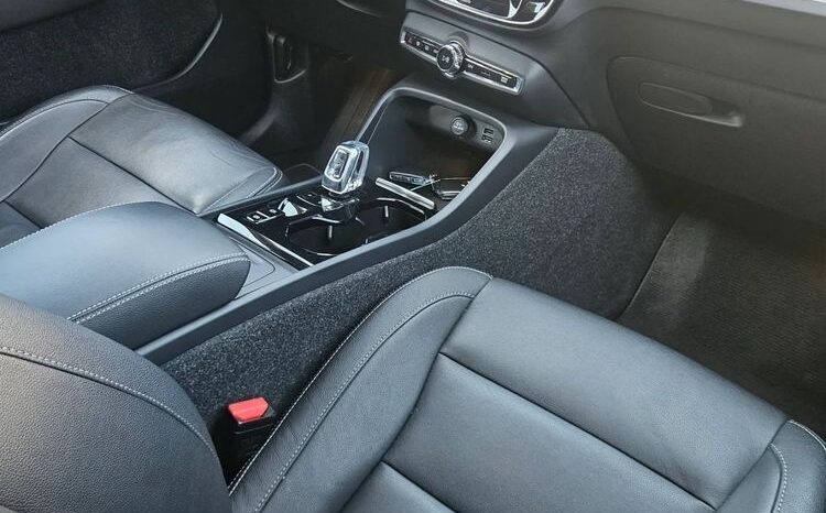 VOLVO XC 40 | FWD (przód) | Automatyczna | 149 KM | Czarny full