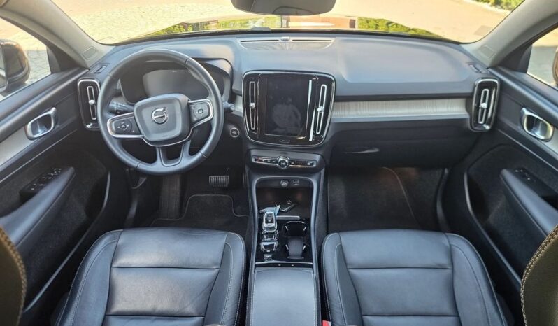 VOLVO XC 40 | FWD (przód) | Automatyczna | 149 KM | Czarny full