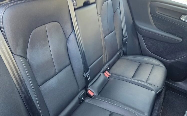 VOLVO XC 40 | FWD (przód) | Automatyczna | 149 KM | Czarny full