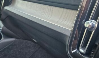 VOLVO XC 40 | FWD (przód) | Automatyczna | 149 KM | Czarny full