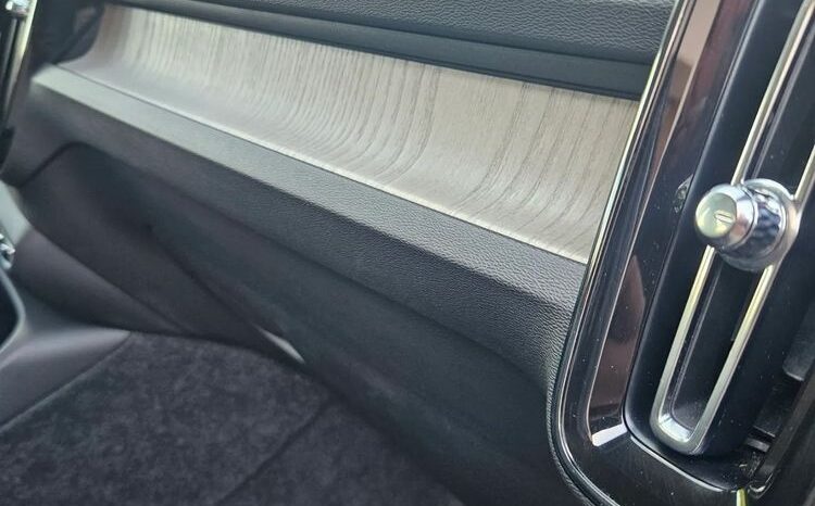 VOLVO XC 40 | FWD (przód) | Automatyczna | 149 KM | Czarny full