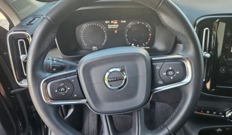 VOLVO XC 40 | FWD (przód) | Automatyczna | 149 KM | Czarny full