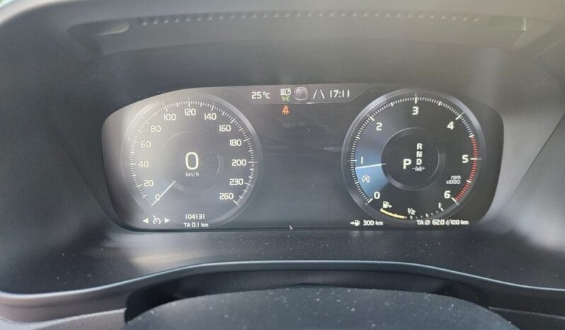 VOLVO XC 40 | FWD (przód) | Automatyczna | 149 KM | Czarny full