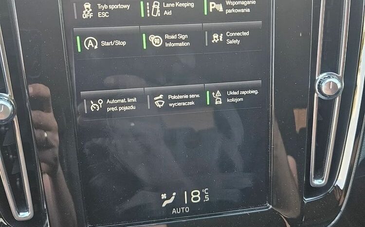 VOLVO XC 40 | FWD (przód) | Automatyczna | 149 KM | Czarny full