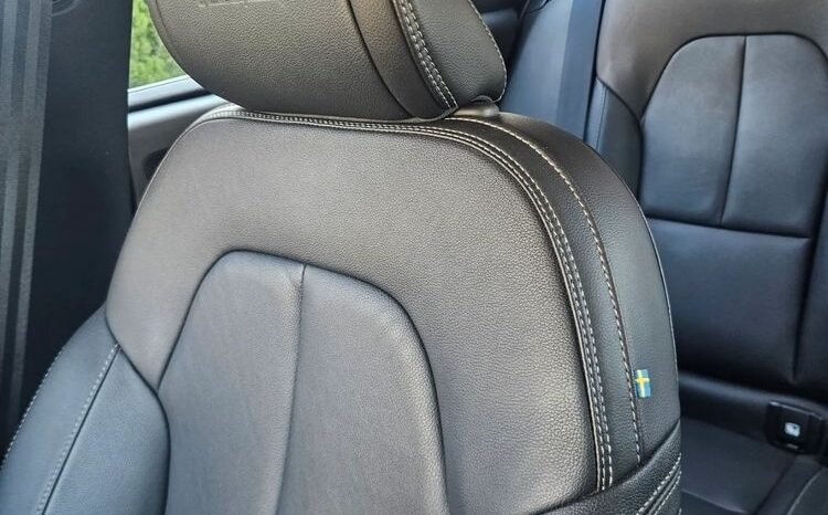 VOLVO XC 40 | FWD (przód) | Automatyczna | 149 KM | Czarny full