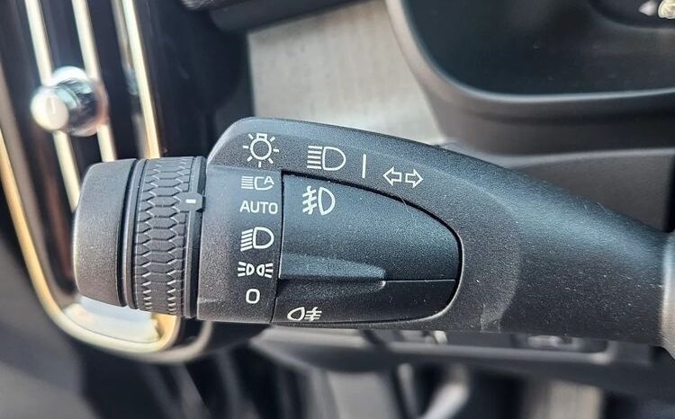VOLVO XC 40 | FWD (przód) | Automatyczna | 149 KM | Czarny full