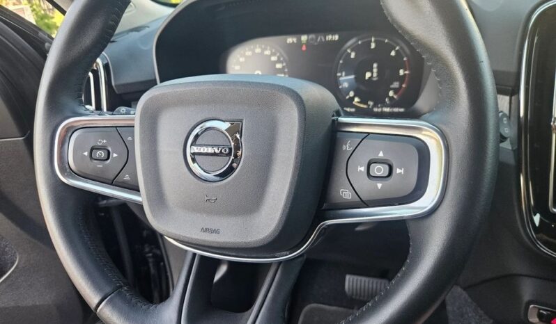 VOLVO XC 40 | FWD (przód) | Automatyczna | 149 KM | Czarny full