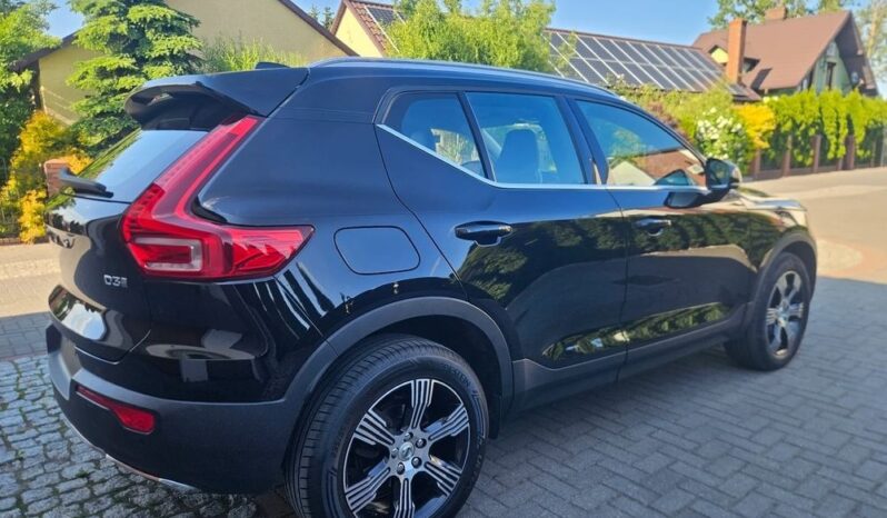 VOLVO XC 40 | FWD (przód) | Automatyczna | 149 KM | Czarny full