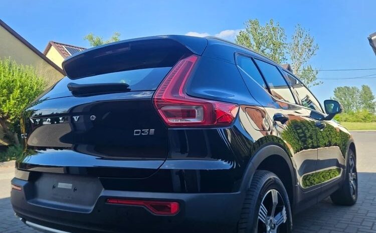VOLVO XC 40 | FWD (przód) | Automatyczna | 149 KM | Czarny full
