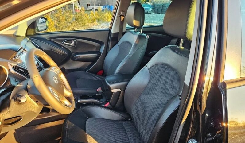 HYUNDAI ix35  | FWD (przód) | Manualna | 135 KM | Czarny full